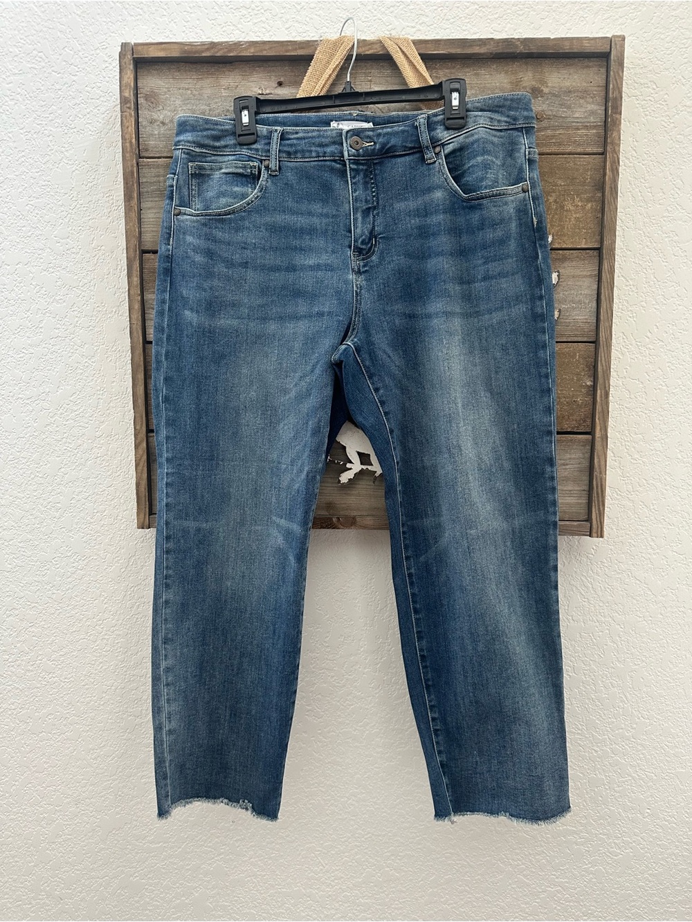 Carve Designs Women’s Cropped Straight-Leg Jeans - Blue Denim size 14